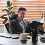 Fernando Bruno Crestani apresenta estratégias de marketing digital eficazes para incorporações em ambientes competitivos.