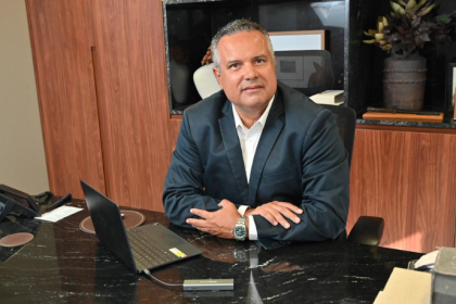 Elmar Juan Passos Varjão Bomfim apresenta os critérios técnicos essenciais para executar obras especiais em ambientes complexos sem comprometer operação, segurança e cronograma.