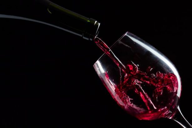 Vinhos sem álcool e tintos leves de Bordeaux: a nova revolução no consumo global de vinho